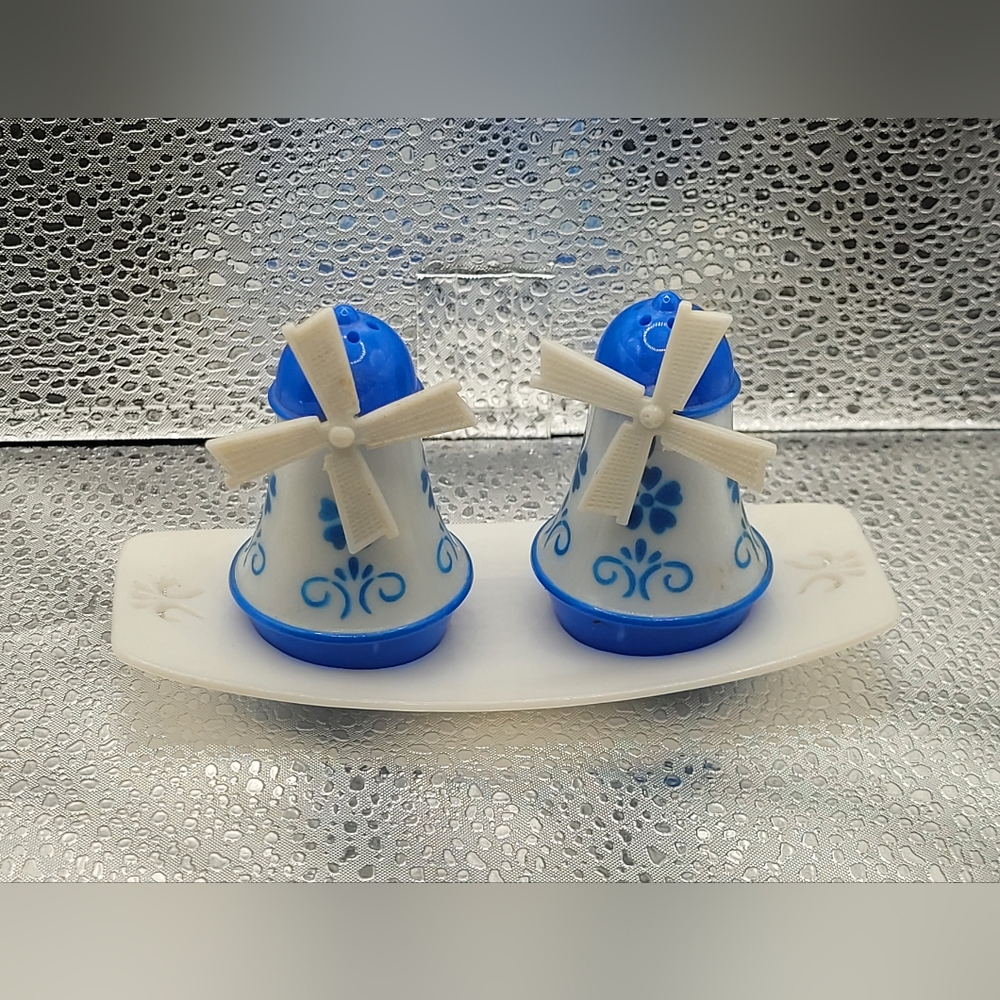 Vintage windmill salt & pepper shaker set, kitchen, salt shakers, home, dutch